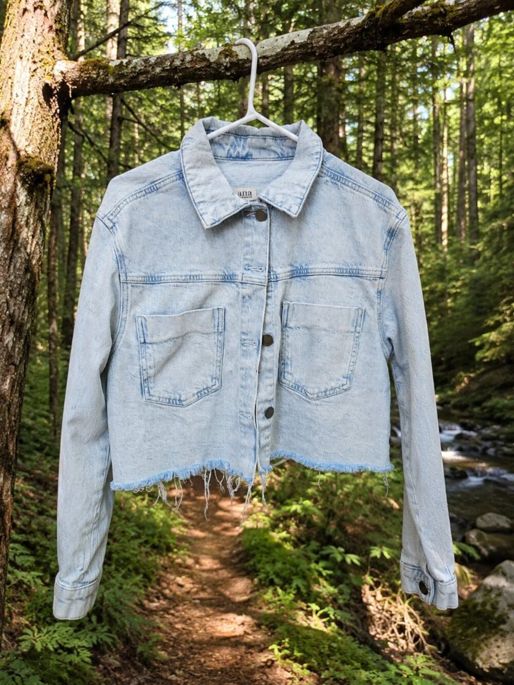 a.n.a. Cropped Denim Jacket Light Wash Raw Hem Medium Y2K Casual Jean Jacket